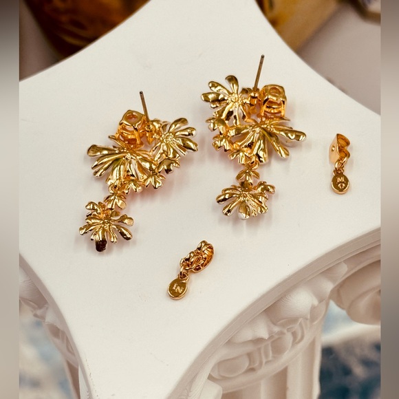 🆕 LES NEREIDES 🧿 NIB Verbena Flower and Round Stone Dangling Earrings - Picture 10 of 16
